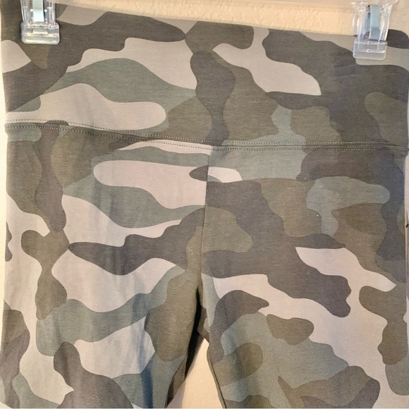 NWT Billabong Athletic Shorts Medium Olive Green Camo Biker Babe Cotton Stretch - Picture 3 of 14